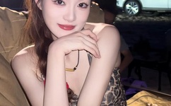 一个在上面吃一个在下面做那个